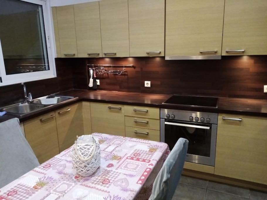 Apartment τεσσαρι στον ναυτικο ομιλο χiου *